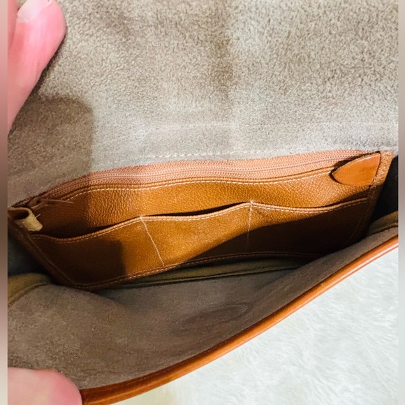 DOONEY & BOURKE Vintage All Weather Leather Tan Beige Brown Shoulder Bag - Picture 8 of 9